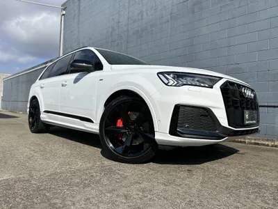 Gloss Black Trim Upgrade on Audi Q7 in Aura