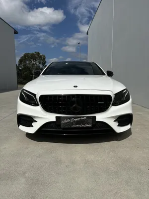 White Paint Perfection and Gloss Enhancement in Mount Coolum